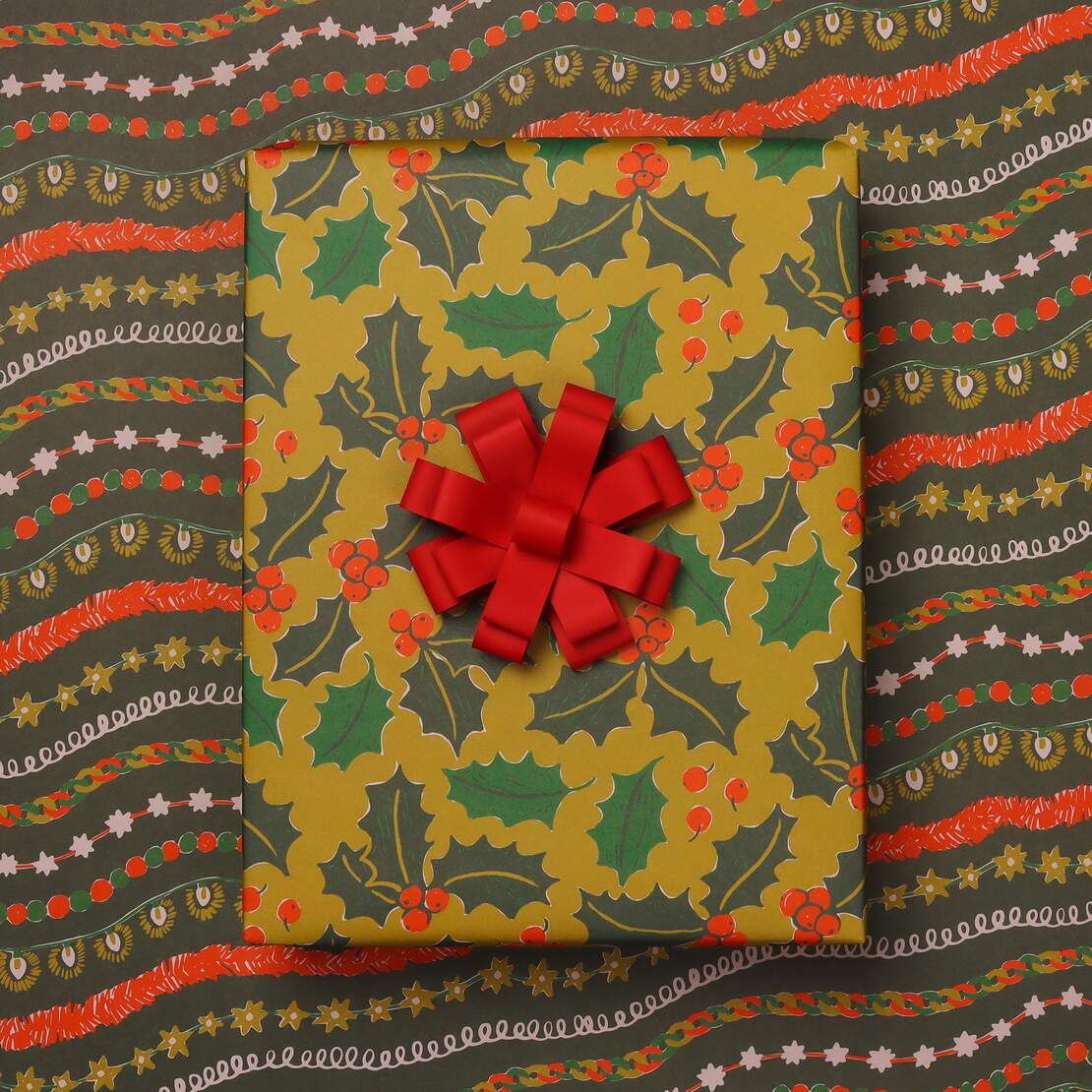 Holly Jolly Garland Gift Wrap
